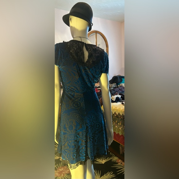 # 259. Burnout velvet, mini dress - Picture 4 of 16